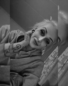 Socialfaker kullanıcısının Selfies albümü -  7 fotoğraf