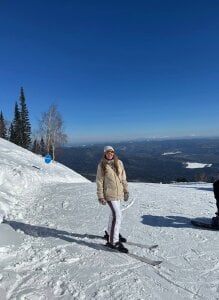 Kelly_Hardy I spent this weekend at a ski resort. 🏔️ So much snow at an altitude of 3000 meters❄️🎿. صورة واحدة|Kelly_Hardy I spent this weekend at a ski resort. 🏔️ So much snow at an altitude of 3000 meters❄️🎿. صورتان|Kelly_Hardy I spent this weekend at a ski resort. 🏔️ So much snow at an altitude of 3000 meters❄️🎿.  7 صور|Kelly_Hardy I spent this weekend at a ski resort. 🏔️ So much snow at an altitude of 3000 meters❄️🎿.  7 صورة