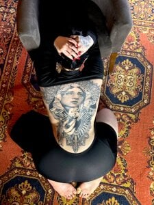 Bonnie_White she looks at you Pic 3