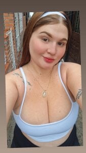 Your pretty girl 🤍🤍 de valentina-diiaz  2 Imagens