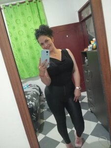 Aliciia_cute1 A little hot and playful dressed in black my hot man Pic