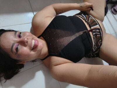 saenz_eymi Shor skirt, Long legs Foto 3