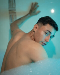 Adam_Grey_ shower show Pic