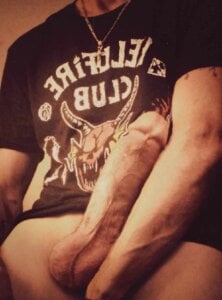 HeavyHung10 Public Pic 3