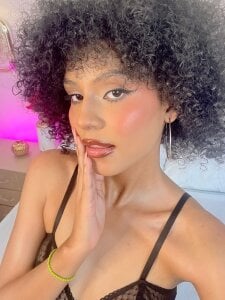 Lila-Rose I am a flower that does not wither Foto 4