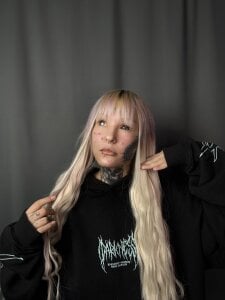 IsauraGarratt Public Pic 4