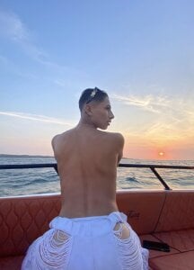 LoganBenedict A hot day at the beach🌞🌊 Pic