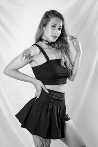 zoe_taylorr1 something more artistic Pic 4