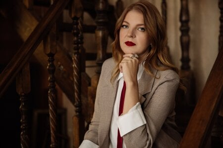 YourUniverser Businesslike, daring and sexy Pic