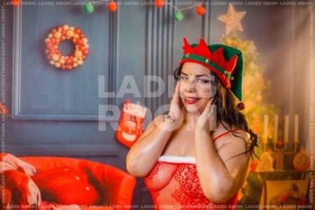 Alanna-sloppy Red, lights and my best Christmas version 🌟🎀🎄 Εικόνα 2