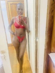 OceanSquirtbabe Lady in Red Pic 3