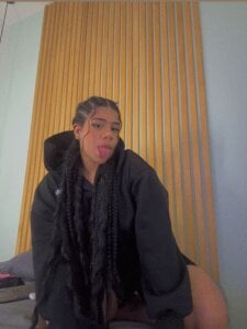 Miss_ambrer_ More selfies… because I like taking my own pics. รูป  4