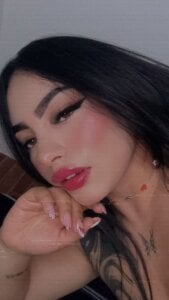 Lily_Cooper__Public Bild