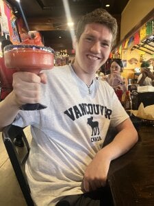 dakota1998xxx public2 Pic