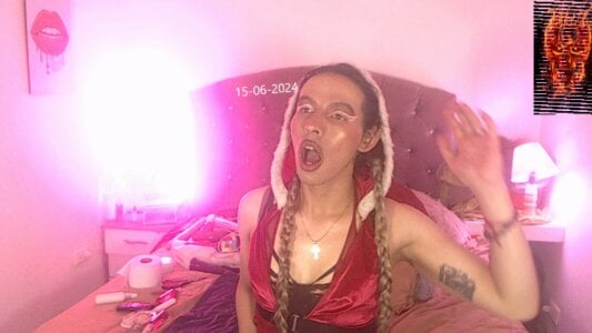 cutesweeetrobinsex red holy spiry Pic 2