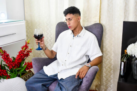 AlanNaughty loving wine 사진 2