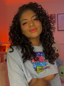 I like to hear from you, ask me what you want to know about me🥰🥰 od karlymonroe  snímek