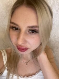 MonaChasey Worthy of your attention?^^ Pic 6