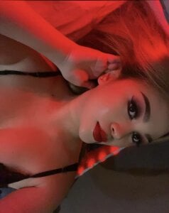 PrettyCockAthena HOTTIANNA  2টি ছবি