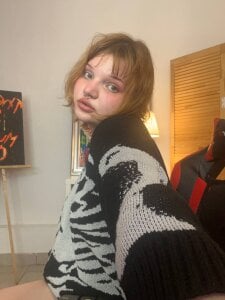 babyyullii red-haired babe Pic