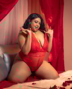 BiancaFollerach Cupid is shooting his arrows, and I hope you'll want to be my heart. Immagine  2