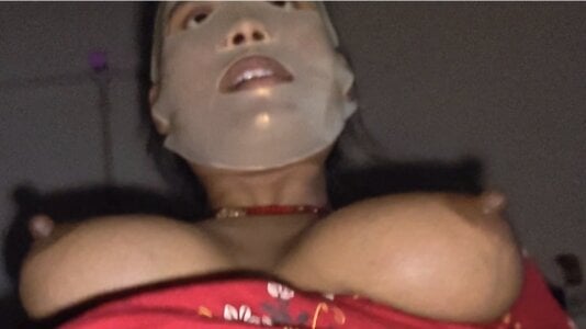 BustyBanuu Public Billede 7