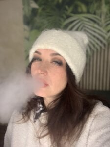 Alice_Amou 🔥🚬 — Passion in every inhale 💨❤️ — Smoke and heart on fire 🖤🔥 — To smoke and feel the flame ins Pic 3