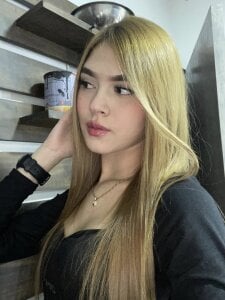 SashaBlake_ Public Pic 2