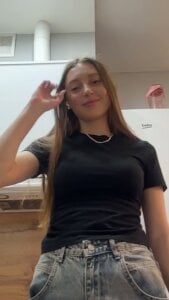 selena_favn Come closer, I don't bite... much Pic 4