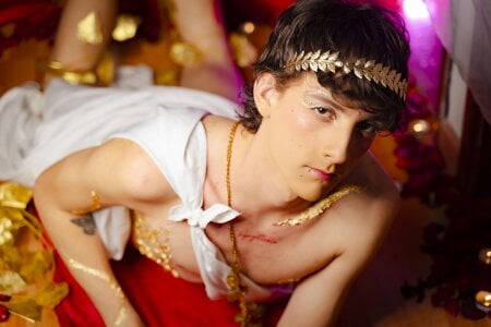 Diamond_Piarce EROS: GOD OF SOFT DESIRE 🏛️💘 | SAINT VALENTINE PHOTOSHOOT 💛✨ Foto 5