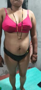 Curvy_Kanika Public Foto 6