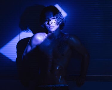 labrinthteasingpurple Bild