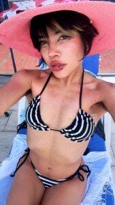 sweet_Samx On the beach Gambar 3