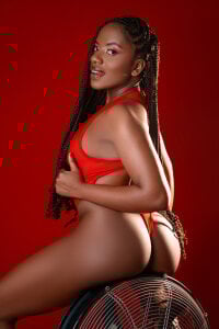 VictoriaKroft It's hot here, do you feel it? Pic 8