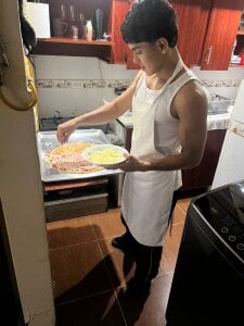 _TaylorBlack Cooking pizza Immagine 