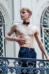 Sexy Adam in the park de adamhariss  6 Imagens