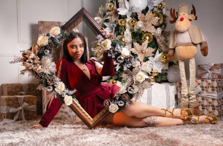 NaiaWhisper "If you let yourself go, I promise a warm, intimate Christmas made just for us"🎄🎁🎊💋 Pic 5