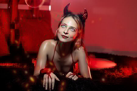 AmbeerWood_ Devil girl Pic 4