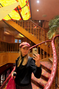 SourMidday Mini photo shoot of my business outfit slika 2