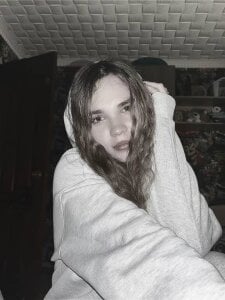 DiedraGlackin A little photo of me Pic 4