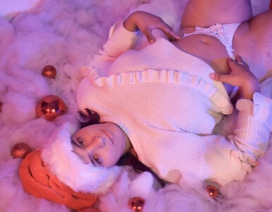 valen_rouse Christmas with me tastes better. 🎄🥰🔥 Pic 7