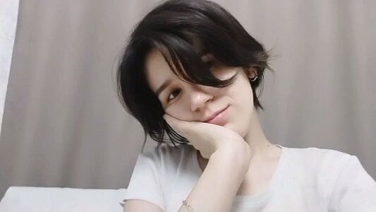 MerrieBarnicle A little cuteness for your feed 🥹✨ Pic 4