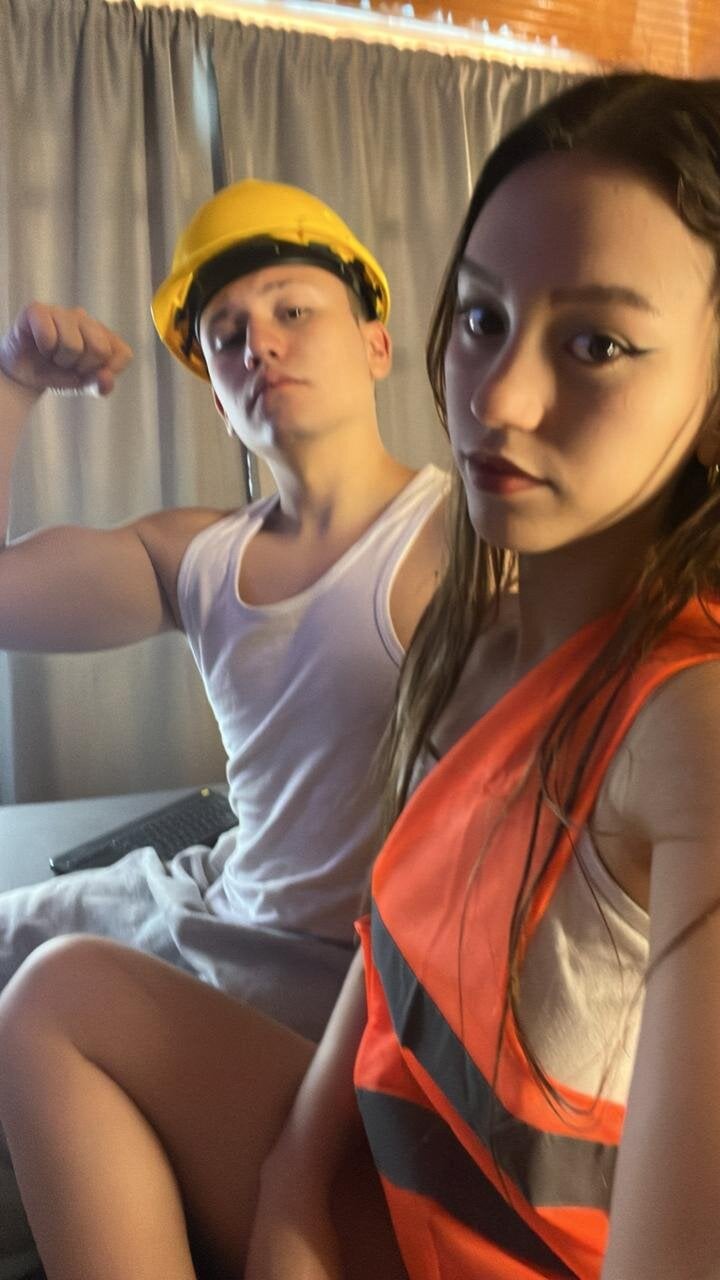 Трендове зображення  4231 Manson_and_Zoe