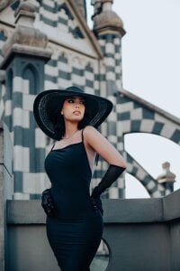 ElleDiane Glamorous and elegant Elle Pic 3