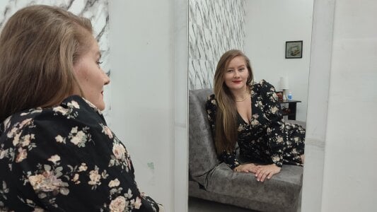 LizzClark So sexy Lizz Pic 5