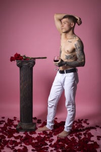 Valentine's Day is getting hot 🔥 de french_sexx  4 photos