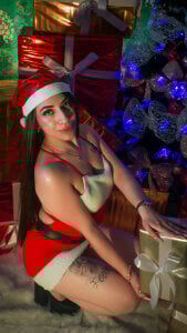 Eva_Alzair red christmas Pic 4