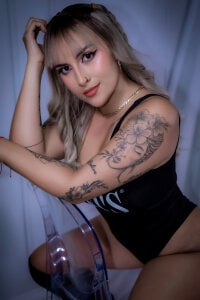 emilybroownn_ Black Body + Boots Pic 7