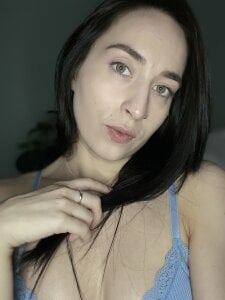 Holly_Play Public Pic 2