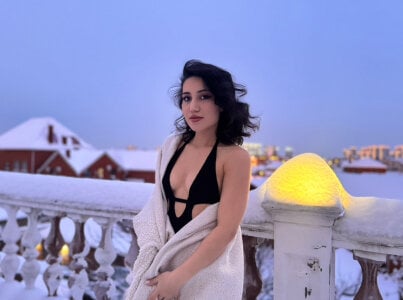 Maya_Rogerss: Winter photo shoot for my favorite viewers❄️❤️‍🔥 ( 3 фото)